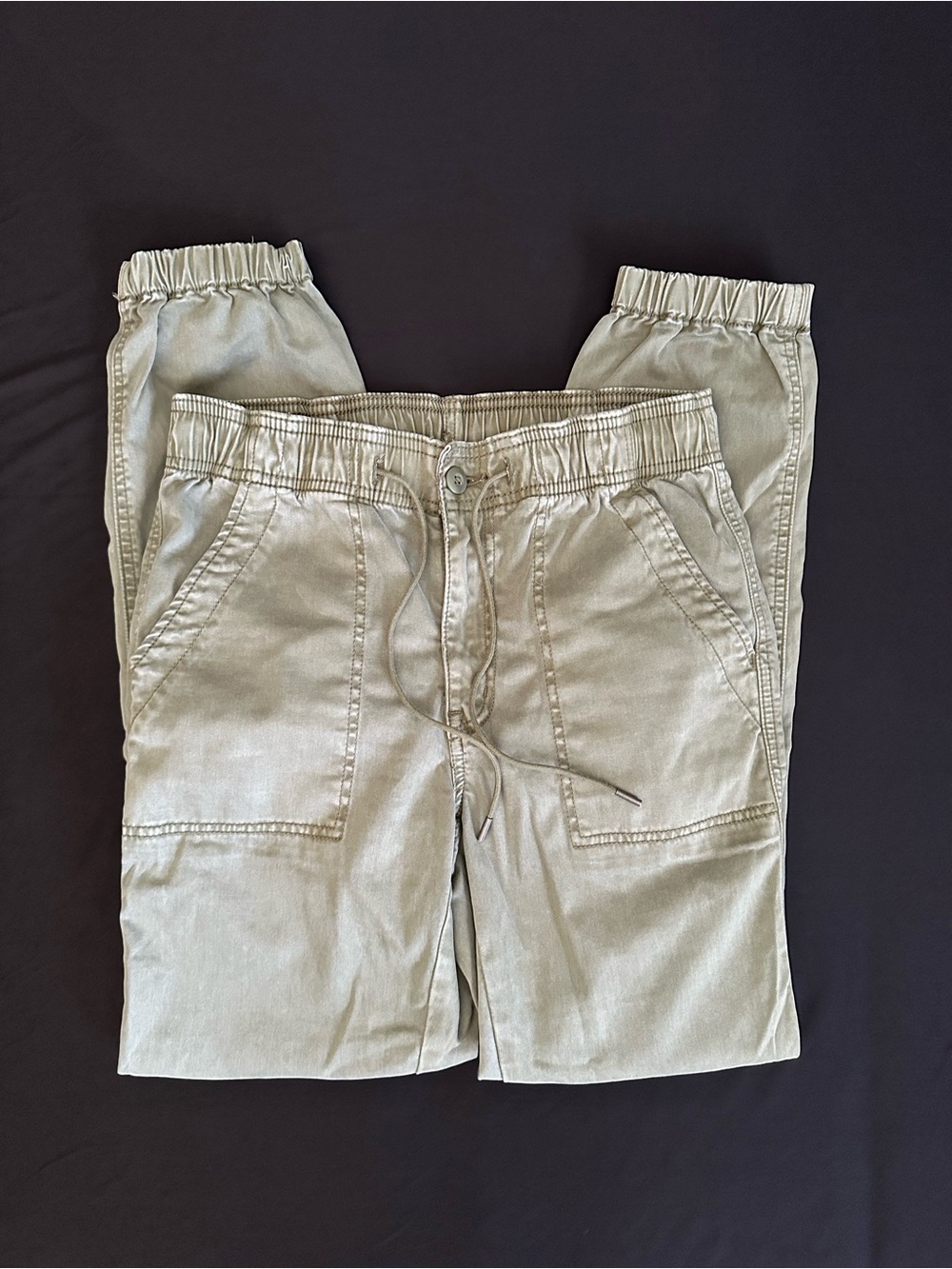 American Eagle olive green jogger pants size 6 regular
